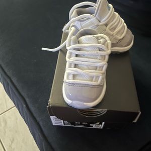 Baby Jordan retro 11 low